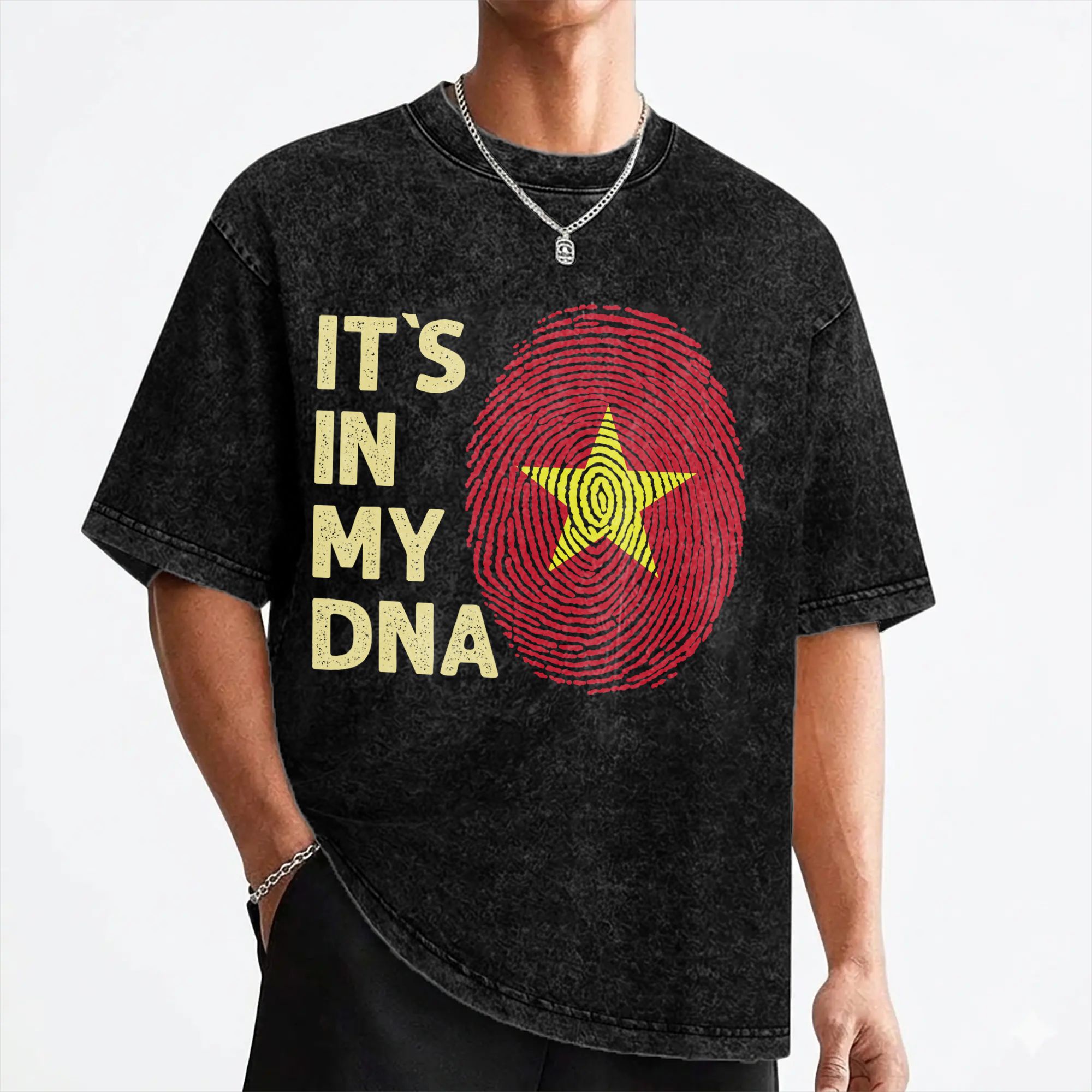 Street Fashion In Vietnam - เวียดนามอยู่ในสายเลือดของฉัน เสื้อยืดลายธงชาติเวียดนาม ผ้าฝ้ายซักแล้ว เสื้อยืดแฟชั่นสไตล์สตรีทสำหรับผู้ชายและผู้หญิง เสื้อยืดพิมพ์ลายกราฟิก
