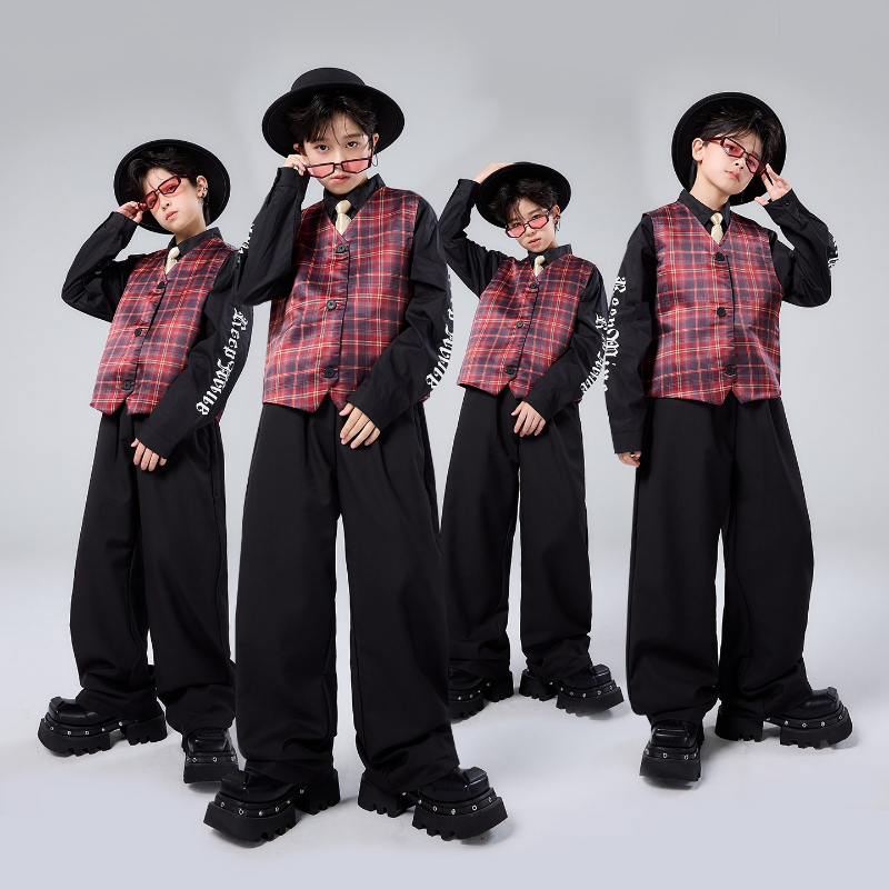 Street Fashion Boy - แฟชั่นเด็กผู้ชาย ชุดสตรีทแวร์ ชุดเต้นแจ๊สเท่ๆ เสื้อกั๊กลายสก๊อต กางเกง ฮิปฮอป