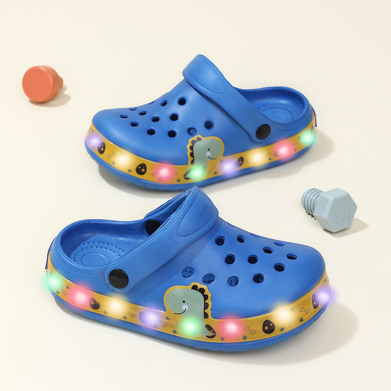 Street Fashion Boy - รองเท้าแตะเด็กฤดูร้อนแบบมีไฟ LED รองเท้าแตะชายหาดเด็กชายหญิง ระบายอากาศได้ดี กันลื่น แฟชั่นสนีกเกอร์