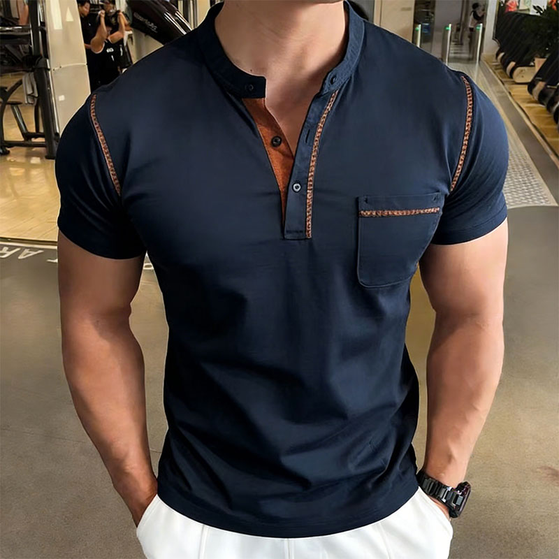 Street Fashion Style - เสื้อโปโลแขนสั้นคอเฮนรี่สำหรับผู้ชายรุ่นใหม่ สไตล์ลำลอง มีกระเป๋า ระบายอากาศได้ดี เหมาะสำหรับเล่นกอล์ฟ แฟชั่นสตรีท
